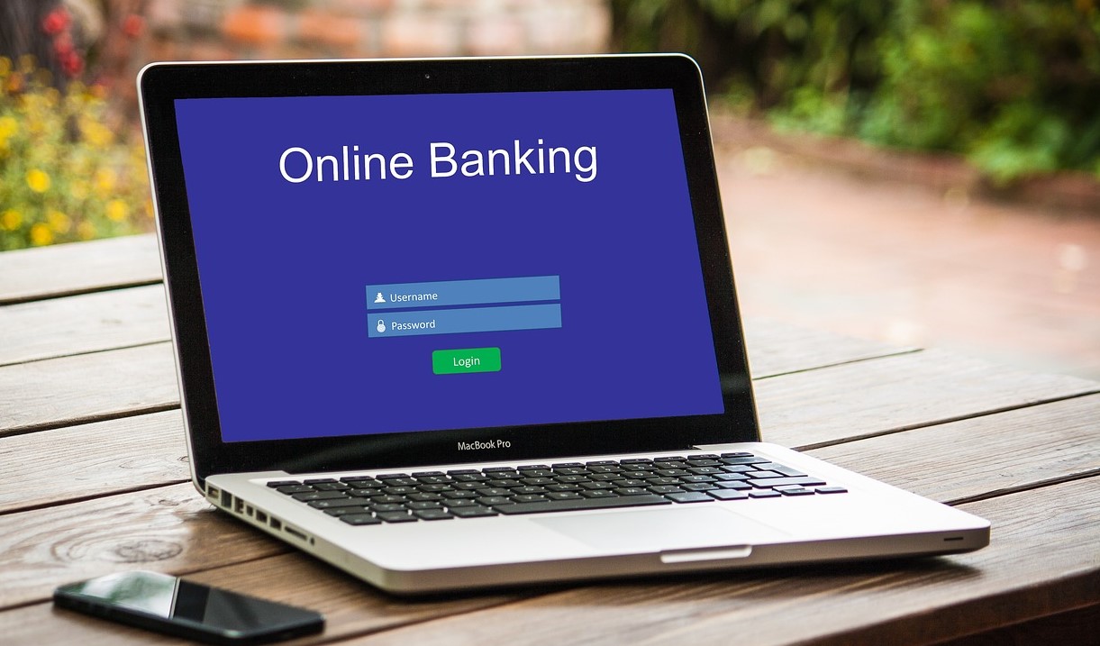 Quels sont les avantages et inconvénients d’une banque en ligne?