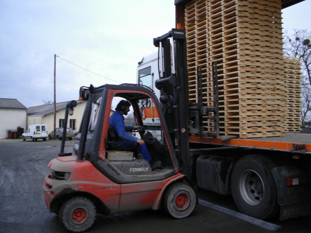 Chargement de marchandises sur un camion