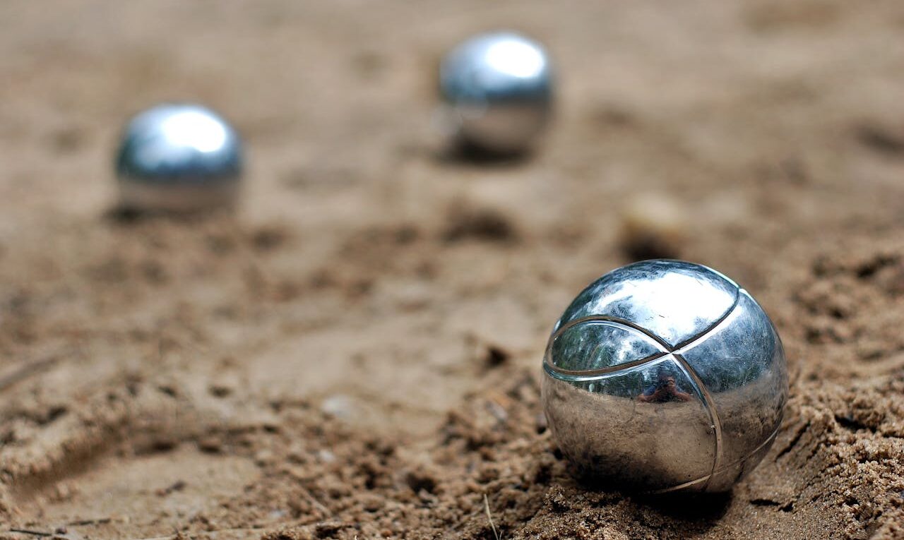 Comment choisir ses pour la boules de pétanque compétition ?